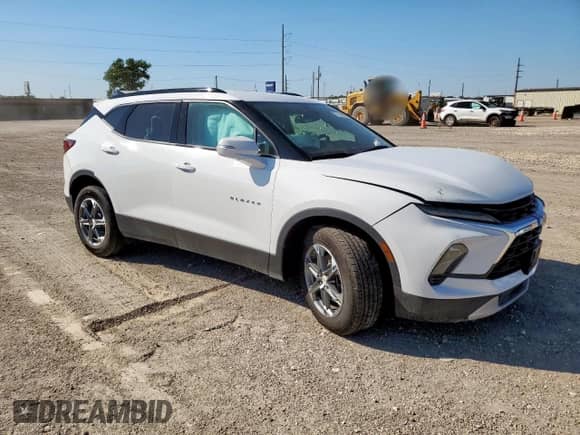 2024 Chevrolet Blazer LT z VIN 3GNKBDR41RS182014, wystawiony jako Copart lot #71311905 z przebiegiem 43 087 mil mil oraz Szkoda całkowita • Salvage title. Historia ofert i sprzedaży dostępna na DreamBid. Obrazek 4.