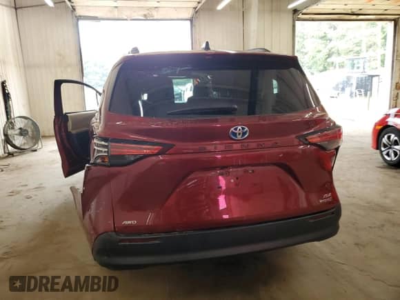 2021 Toyota Sienna XLE with VIN 5TDJSKFC1MS015041, listed as a Copart auction lot 67636385 with 46,158 mi miles and Salvage title. Bid and sale history available at DreamBid. Image 6.