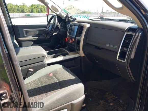 2017 Ram 1500 Big Horn z VIN 3C6RR6LT4HG592197, wystawiony jako IAAI lot #42182395 z przebiegiem 169 157 mil mil oraz . Historia ofert i sprzedaży dostępna na DreamBid. Obrazek 5.