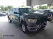 2020 Ram 1500 Big Horn z VIN 1C6RREBT7LN121222, wystawiony jako IAAI lot #42623464 z przebiegiem 153 018 mil mil oraz . Historia ofert i sprzedaży dostępna na DreamBid. Obrazek 1.