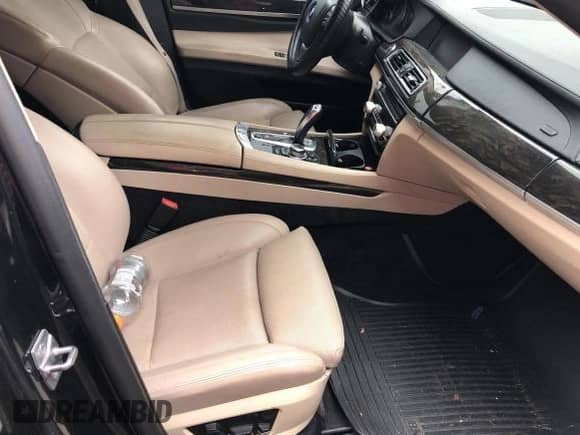 2012 BMW 7 Series 750Li xDrive with VIN WBAKC8C58CC435970, listed as a Copart auction lot 81292414 with 129,273 mi miles and Clean title. Bid and sale history available at DreamBid. Image 5.