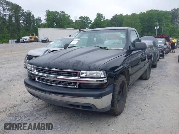 2000 Chevrolet Silverado 1500 z VIN 1GCEC14T7YZ313576, wystawiony jako IAAI lot #42131120 z przebiegiem 305 082 mil mil oraz . Historia ofert i sprzedaży dostępna na DreamBid. Obrazek 2.