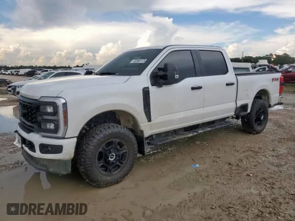 2025 Ford F-250 XL with VIN 1FT8W2BN1SEC62881, listed as a Copart auction lot 62568125 with 6,109 mi miles and Salvage title. Bid and sale history available at DreamBid. Image 1.