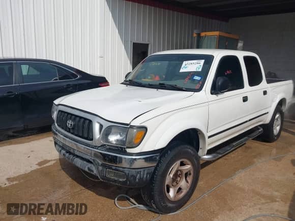 2002 Toyota Tacoma PreRunner z VIN 5TEGN92N82Z033182, wystawiony jako IAAI lot #43285286 z przebiegiem 254 162 mil mil oraz . Historia ofert i sprzedaży dostępna na DreamBid. Obrazek 2.