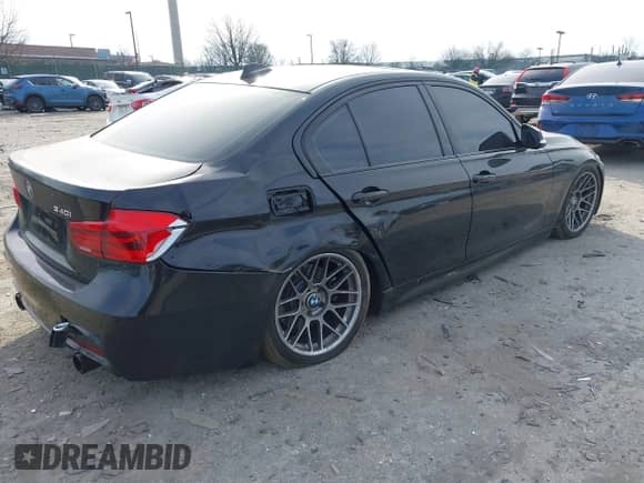 2018 BMW 3 Series 340i xDrive с VIN WBA8B7G53JNU94931, выставлен на аукционе IAAI как лот 41250006 с пробегом 45 832 миль миль и . История ставок и продаж доступна на DreamBid. Изображение 4.