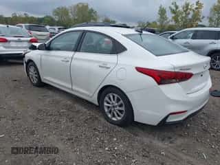 2019 Hyundai Accent SE z VIN 3KPC24A3XKE071031, wystawiony jako IAAI lot #43280529 z przebiegiem 31 592 mil mil oraz . Historia ofert i sprzedaży dostępna na DreamBid. Obrazek 3.