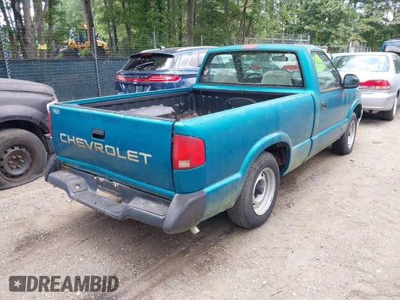 1995 Chevrolet S-10 with VIN 1GCCS1440SK253692, listed as a IAAI auction lot 42732322 with 134,102 mi miles and . Bid and sale history available at DreamBid. Image 4.