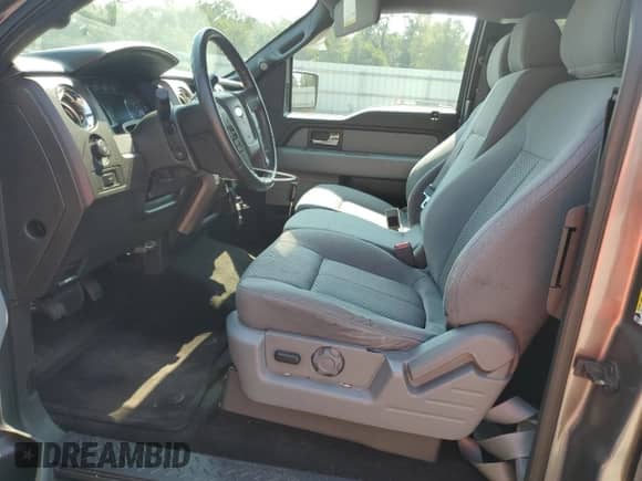 2012 Ford F-150 XL z VIN 1FTFX1EF8CFB81195, wystawiony jako Copart lot #81519795 z przebiegiem 159 083 mil mil oraz Szkoda całkowita • Salvage title. Historia ofert i sprzedaży dostępna na DreamBid. Obrazek 7.