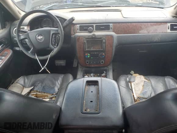 2008 Chevrolet Silverado 2500HD LTZ с VIN 1GCHK23618F103672, выставлен на аукционе Copart как лот 63964635 с пробегом 309 029 миль миль и Списание • Salvage title. История ставок и продаж доступна на DreamBid. Изображение 8.