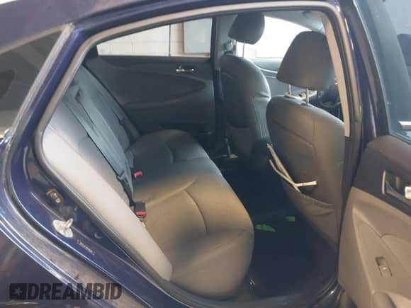 2011 Hyundai Sonata SE z VIN 5NPEC4AC7BH196828, wystawiony jako IAAI lot #42988595 z przebiegiem 180 058 mil mil oraz . Historia ofert i sprzedaży dostępna na DreamBid. Obrazek 8.