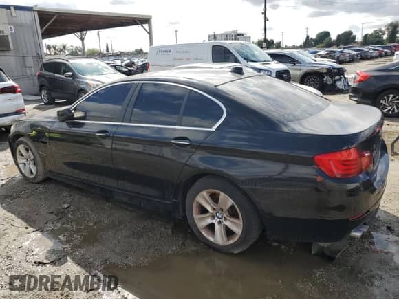 2011 BMW 5 Series 528i с VIN WBAFR1C59BC260215, выставлен на аукционе Copart как лот 86254795 с пробегом Не указан миль и Чистый • Clean title. История ставок и продаж доступна на DreamBid. Изображение 2.