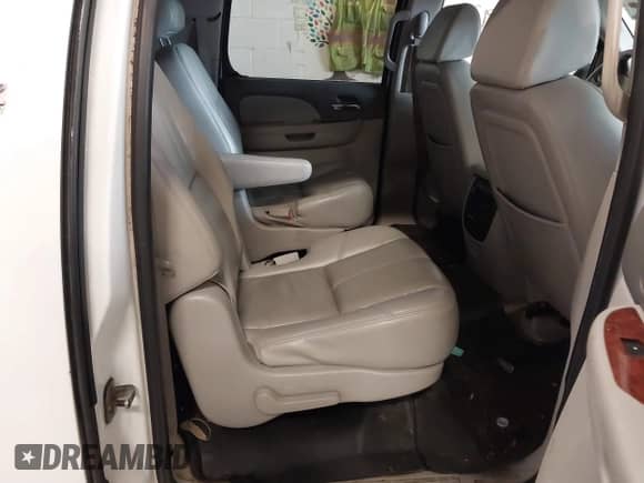2007 Chevrolet Suburban LT с VIN 1GNFK16387J352797, выставлен на аукционе IAAI как лот 42310897 с пробегом 208 836 миль миль и . История ставок и продаж доступна на DreamBid. Изображение 8.