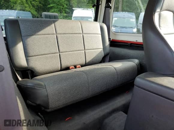 2000 Jeep Wrangler SE with VIN 1J4FA29P8YP711686, listed as a Copart auction lot 68999455 with 100,108 mi miles and Salvage title. Bid and sale history available at DreamBid. Image 11.