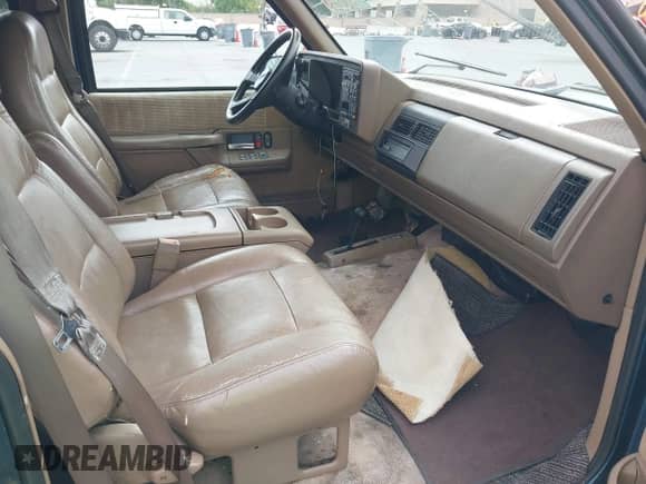 1994 Chevrolet Suburban с VIN 1GNFK16KXRJ407549, выставлен на аукционе IAAI как лот 42794882 с пробегом 229 250 миль миль и . История ставок и продаж доступна на DreamBid. Изображение 5.