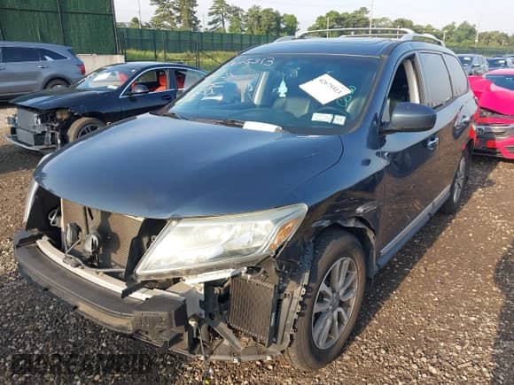 2014 Nissan Pathfinder Platinum with VIN 5N1AR2MM1EC724137, listed as a IAAI auction lot 42675313 with 97,417 mi miles and . Bid and sale history available at DreamBid. Image 6.