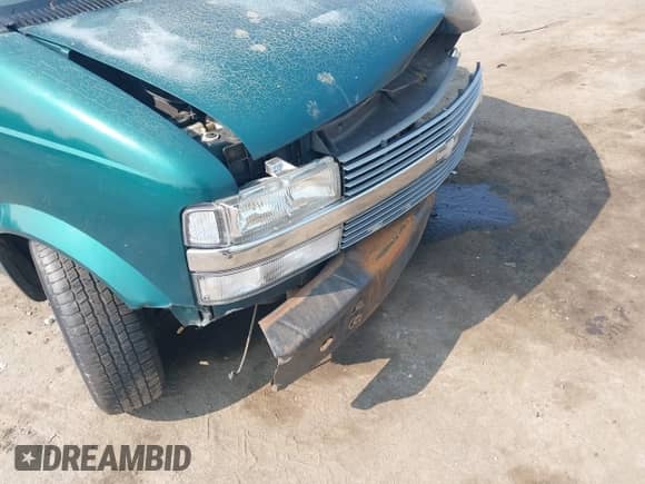 1998 Chevrolet Astro with VIN 1GNEL19W2WB172044, listed as a IAAI auction lot 42381085 with 218,946 mi miles and . Bid and sale history available at DreamBid. Image 6.