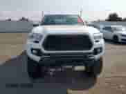 2019 Toyota Tacoma SR5 с VIN 5TFDZ5BN7KX041281, выставлен на аукционе Copart как лот 80924775 с пробегом Не указан миль и Списание • Salvage title. История ставок и продаж доступна на DreamBid. Изображение 5.