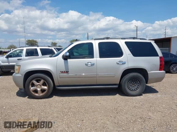 2009 Chevrolet Tahoe LTZ с VIN 1GNFC33J19R158824, выставлен на аукционе IAAI как лот 43129451 с пробегом 176 156 миль миль и . История ставок и продаж доступна на DreamBid. Изображение 6.