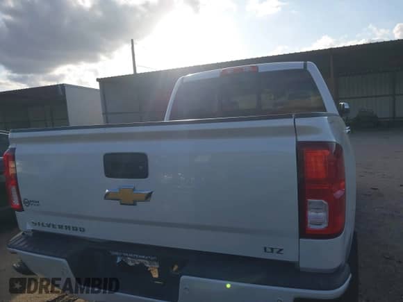 2017 Chevrolet Silverado 1500 LTZ z VIN 3GCUKSEC9HG291311, wystawiony jako IAAI lot #41492048 z przebiegiem Nie podano mil oraz . Historia ofert i sprzedaży dostępna na DreamBid. Obrazek 16.