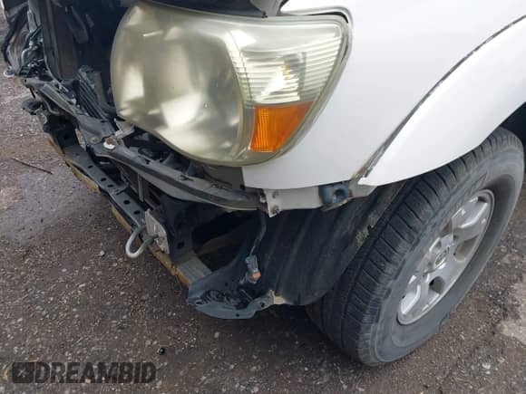 2007 Toyota Tacoma PreRunner z VIN 3TMKU72N57M013302, wystawiony jako IAAI lot #43089625 z przebiegiem 146 945 mil mil oraz . Historia ofert i sprzedaży dostępna na DreamBid. Obrazek 6.