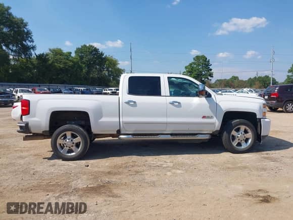 2017 Chevrolet Silverado 2500HD LT z VIN 1GC1KVEY9HF181540, wystawiony jako IAAI lot #43017957 z przebiegiem 198 394 mil mil oraz . Historia ofert i sprzedaży dostępna na DreamBid. Obrazek 13.