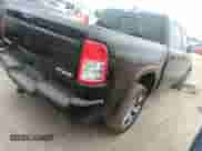 2020 Ram 1500 Laramie z VIN 1C6SRFJT7LN328900, wystawiony jako IAAI lot #42640032 z przebiegiem 81 581 mil mil oraz . Historia ofert i sprzedaży dostępna na DreamBid. Obrazek 4.