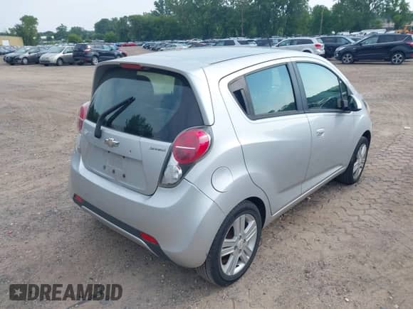 2013 Chevrolet Spark LT z VIN KL8CD6S98DC507886, wystawiony jako IAAI lot #42994609 z przebiegiem 161 549 mil mil oraz . Historia ofert i sprzedaży dostępna na DreamBid. Obrazek 4.