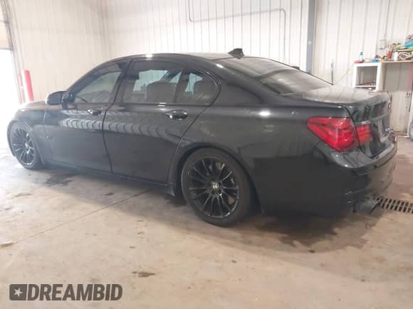 2013 BMW 7 Series 750i xDrive с VIN WBAYB6C5XDC998313, выставлен на аукционе IAAI как лот 42835766 с пробегом 151 062 миль миль и . История ставок и продаж доступна на DreamBid. Изображение 3.