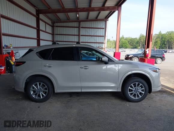 2025 Mazda CX-5 S Select z VIN JM3KFBBLXS0628958, wystawiony jako IAAI lot #42463967 z przebiegiem 1 924 mil mil oraz . Historia ofert i sprzedaży dostępna na DreamBid. Obrazek 14.