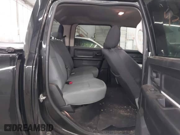 2013 Ram 1500 Express z VIN 1C6RR7KT7DS514555, wystawiony jako IAAI lot #42384397 z przebiegiem 176 677 mil mil oraz . Historia ofert i sprzedaży dostępna na DreamBid. Obrazek 8.