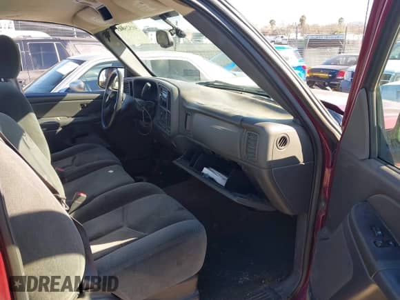 2005 Chevrolet Silverado 1500 z VIN 1GCEC14T55Z142306, wystawiony jako IAAI lot #41525048 z przebiegiem 202 114 mil mil oraz . Historia ofert i sprzedaży dostępna na DreamBid. Obrazek 5.