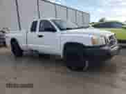 2006 Dodge Dakota z VIN 1D7HW22N46S634422, wystawiony jako Copart lot #82048275 z przebiegiem 190 207 mil mil oraz Nie do naprawy • Non repairable. Historia ofert i sprzedaży dostępna na DreamBid. Obrazek 4.