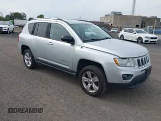 2012 Jeep Compass Sport z VIN 1C4NJCBAXCD518642, wystawiony jako IAAI lot #43333626 z przebiegiem 171 369 mil mil oraz . Historia ofert i sprzedaży dostępna na DreamBid. Obrazek 1.