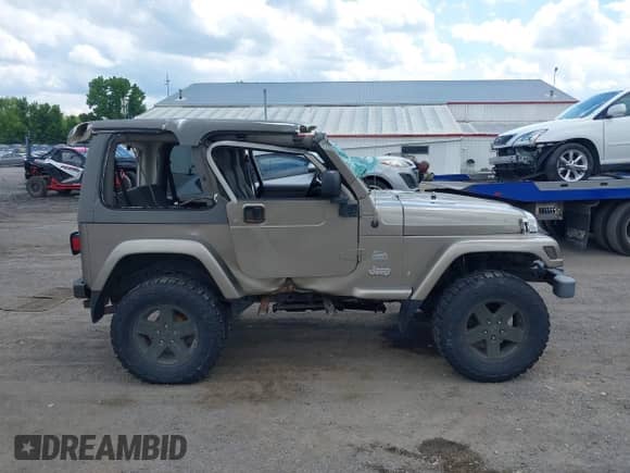 2004 Jeep Wrangler Sahara с VIN 1J4FA59S54P740417, выставлен на аукционе IAAI как лот 42382078 с пробегом 200 108 миль миль и . История ставок и продаж доступна на DreamBid. Изображение 14.