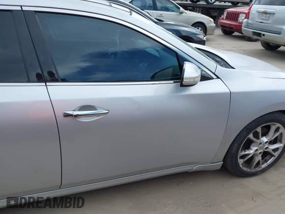 2014 Nissan Maxima SV with VIN 1N4AA5APXEC451832, listed as a IAAI auction lot 42749050 with 137,524 mi miles and . Bid and sale history available at DreamBid. Image 14.