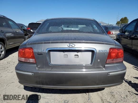 2004 Hyundai Sonata GLS z VIN KMHWF35H34A084898, wystawiony jako Copart lot #73511134 z przebiegiem 122 180 mil mil oraz Czysty tytuł • Clean title. Historia ofert i sprzedaży dostępna na DreamBid. Obrazek 6.