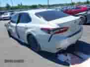 2022 Toyota Camry Hybrid XSE с VIN 4T1K31AK1NU045546, выставлен на аукционе IAAI как лот 42832566 с пробегом 61 150 миль миль и . История ставок и продаж доступна на DreamBid. Изображение 3.