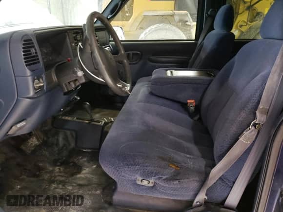 1999 Chevrolet Suburban z VIN 1GNGK26J2XJ333199, wystawiony jako Copart lot #88689555 z przebiegiem 251 752 mil mil oraz Szkoda całkowita • Salvage title. Historia ofert i sprzedaży dostępna na DreamBid. Obrazek 7.