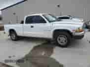 1999 Dodge Dakota SLT z VIN 1B7GL22X2XS106718, wystawiony jako Copart lot #70169105 z przebiegiem 291 180 mil mil oraz Szkoda całkowita • Salvage title. Historia ofert i sprzedaży dostępna na DreamBid. Obrazek 4.