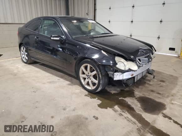 2005 Mercedes-Benz C 230 Kompressor z VIN WDBRN40J55A648975, wystawiony jako Copart lot #62463675 z przebiegiem 252 393 mil mil oraz Szkoda całkowita • Salvage title. Historia ofert i sprzedaży dostępna na DreamBid. Obrazek 4.