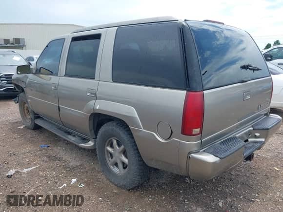 2000 Cadillac Escalade with VIN 1GYEK63R7YR222890, listed as a IAAI auction lot 42724746 with 174,325 mi miles and . Bid and sale history available at DreamBid. Image 3.
