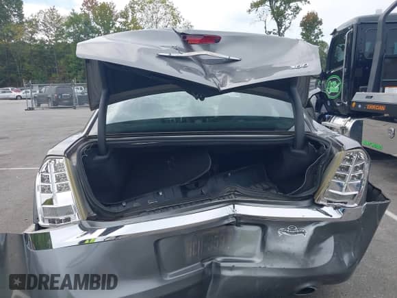 2011 Chrysler 300 Limited с VIN 2C3CA5CG4BH585748, выставлен на аукционе IAAI как лот 43219725 с пробегом 197 644 миль миль и . История ставок и продаж доступна на DreamBid. Изображение 16.