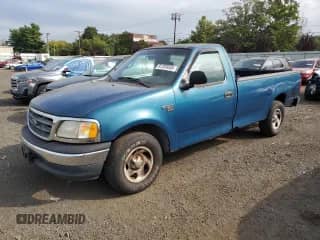 2001 Ford F-150 XL с VIN 1FTRF17W71NA44992, выставлен на аукционе Copart как лот 81205035 с пробегом 125 671 миль миль и Списание • Salvage title. История ставок и продаж доступна на DreamBid. Изображение 1.