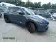 2025 Mazda CX-5 S Carbon Edition z VIN JM3KFBCM2S0682536, wystawiony jako IAAI lot #43105577 z przebiegiem 3 871 mil mil oraz . Historia ofert i sprzedaży dostępna na DreamBid. Obrazek 1.