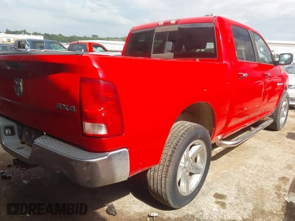 2009 Dodge 1500 SLT z VIN 1D3HV13T59J513565, wystawiony jako IAAI lot #43292077 z przebiegiem 213 940 mil mil oraz . Historia ofert i sprzedaży dostępna na DreamBid. Obrazek 4.