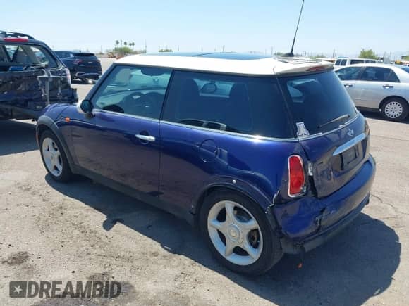 2005 MINI Hardtop с VIN WMWRC33455TJ66516, выставлен на аукционе IAAI как лот 42689294 с пробегом 224 262 миль миль и . История ставок и продаж доступна на DreamBid. Изображение 3.