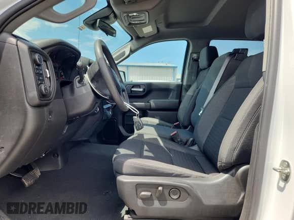 2022 Chevrolet Silverado 1500 Custom z VIN 3GCPDBEK0NG525703, wystawiony jako Copart lot #63066565 z przebiegiem 105 626 mil mil oraz Szkoda całkowita • Salvage title. Historia ofert i sprzedaży dostępna na DreamBid. Obrazek 7.