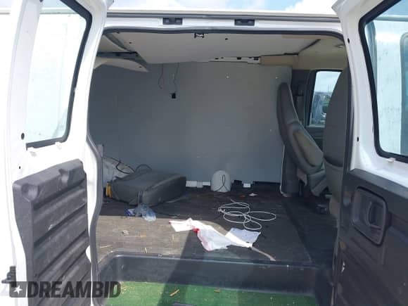 2003 Chevrolet Express Cargo z VIN 1GCFG15X631218329, wystawiony jako IAAI lot #42538660 z przebiegiem 190 042 mil mil oraz . Historia ofert i sprzedaży dostępna na DreamBid. Obrazek 8.