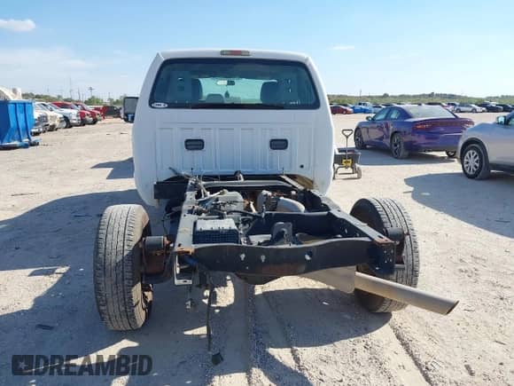 2013 Ford F-250 XL z VIN 1FT7X2A62DEA09882, wystawiony jako IAAI lot #43474091 z przebiegiem 56 903 mil mil oraz . Historia ofert i sprzedaży dostępna na DreamBid. Obrazek 16.