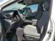 2024 Toyota Sienna XLE z VIN 5TDYRKEC1RS219079, wystawiony jako Copart lot #86458085 z przebiegiem 14 907 mil mil oraz Szkoda całkowita • Salvage title. Historia ofert i sprzedaży dostępna na DreamBid. Obrazek 7.